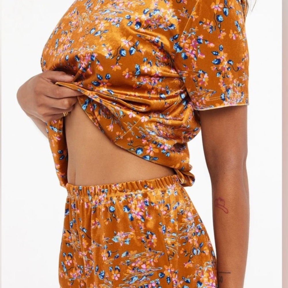 Savage X Fenty Velvet Floral Pajama Set in Orange and Blue